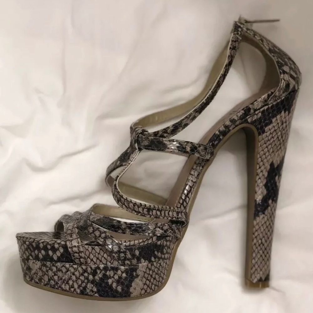 Kardashian Kollection Beige/Grey Heels Size 10